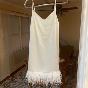 🤍 Beautiful Satin Vince Camuto Feather Hem Dress🤍